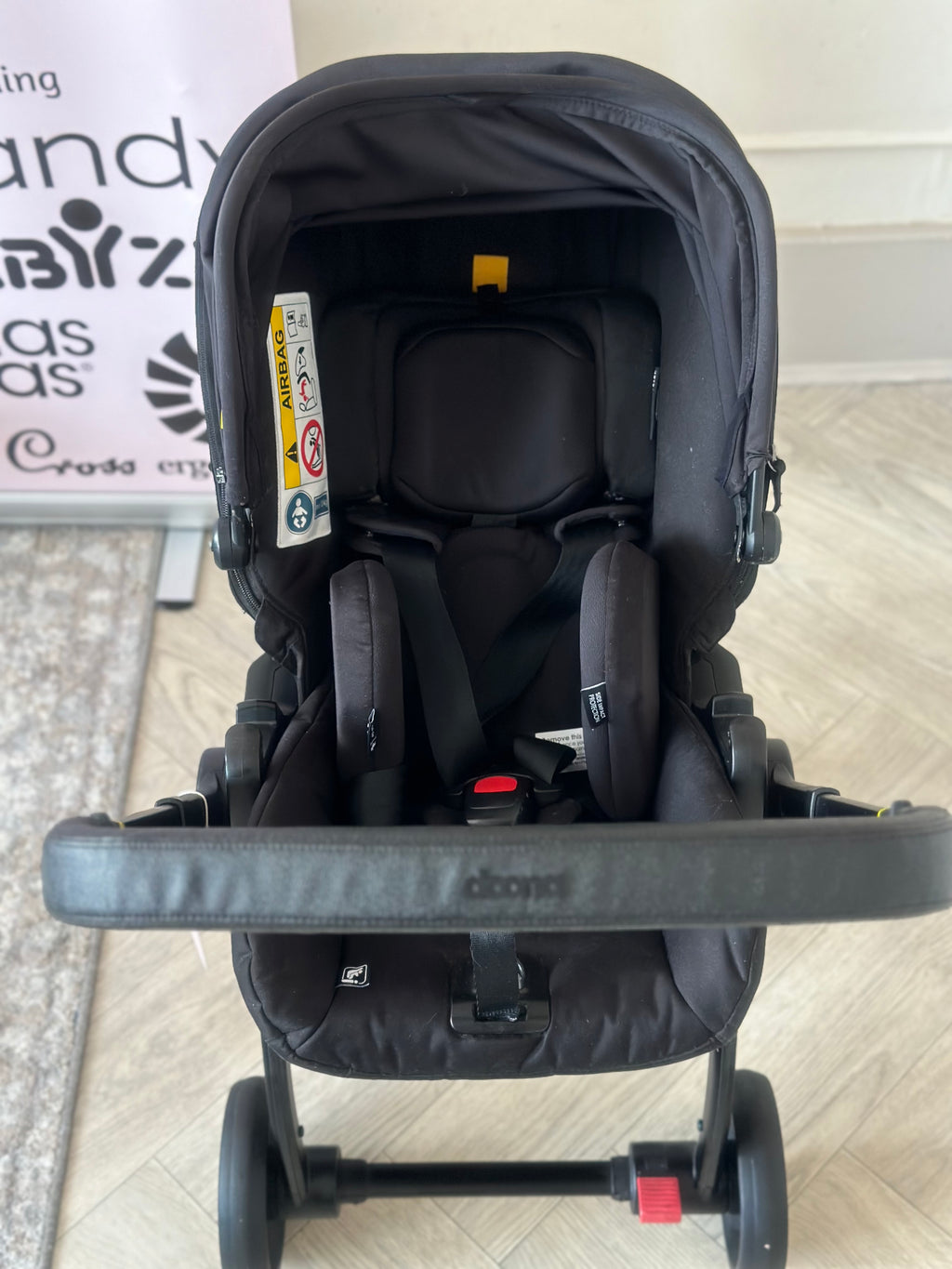 💛🖤 Doona X- Nitro Black with Isofix Base🖤💛