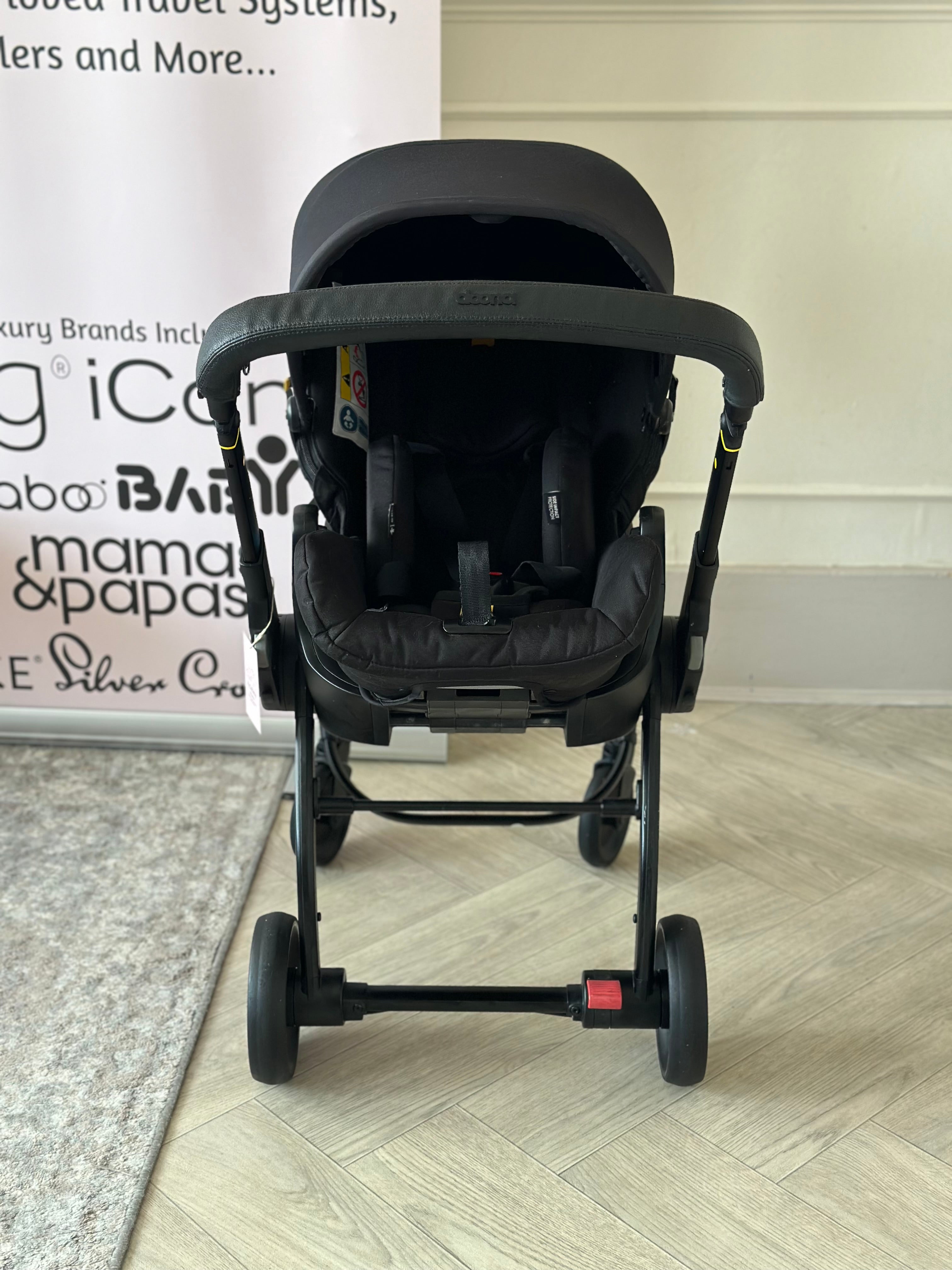 💛🖤 Doona X- Nitro Black with Isofix Base🖤💛