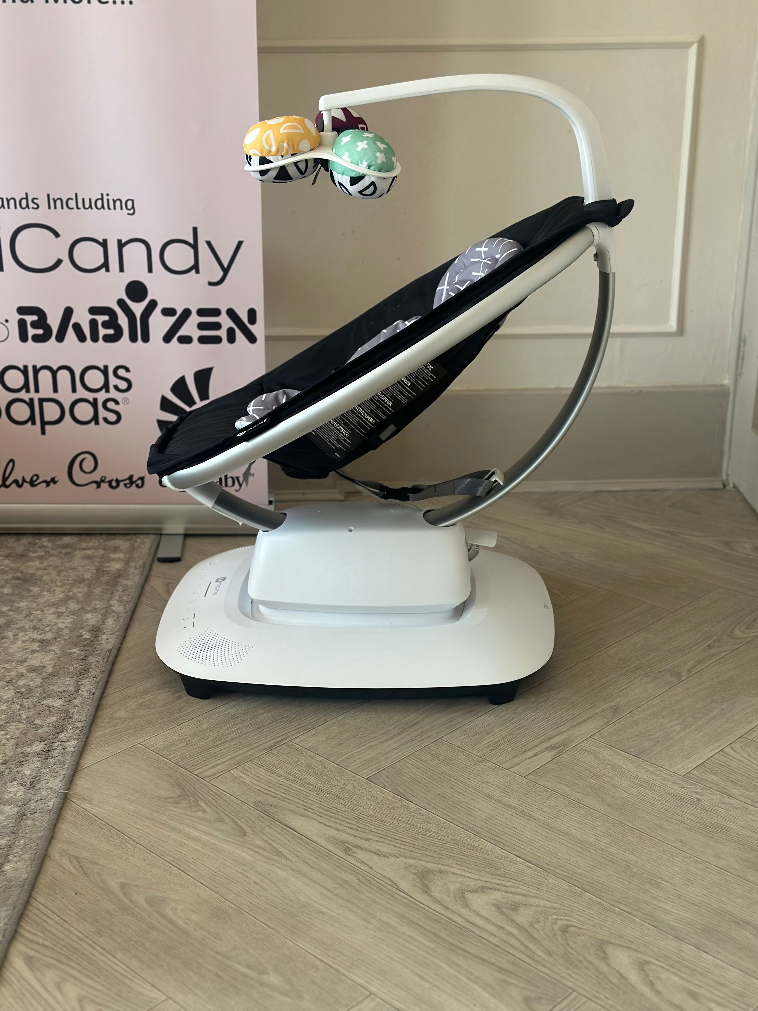 4Moms Mamaroo 5.0 With Newborn Insert - Black/Grey