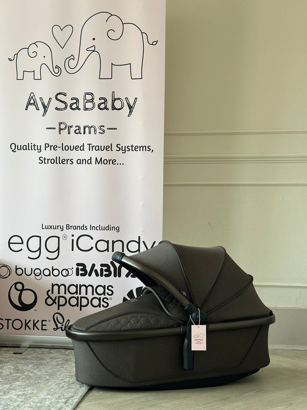 BRAND NEW Egg 3 Carrycot- Chocolate Velvet