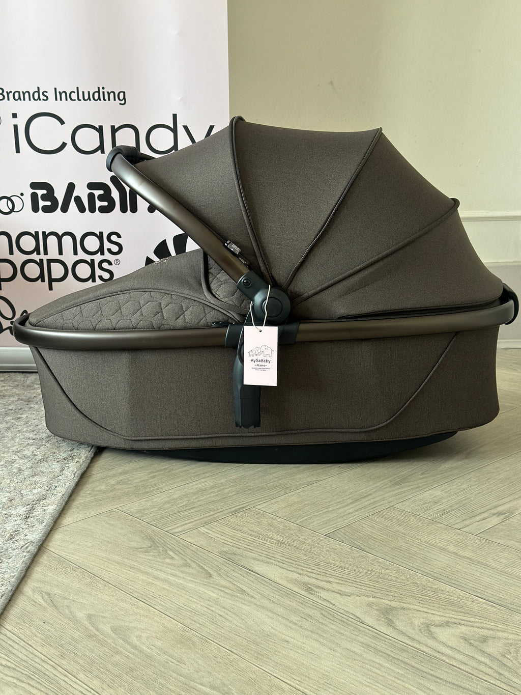 BRAND NEW Egg 3 Carrycot- Chocolate Velvet