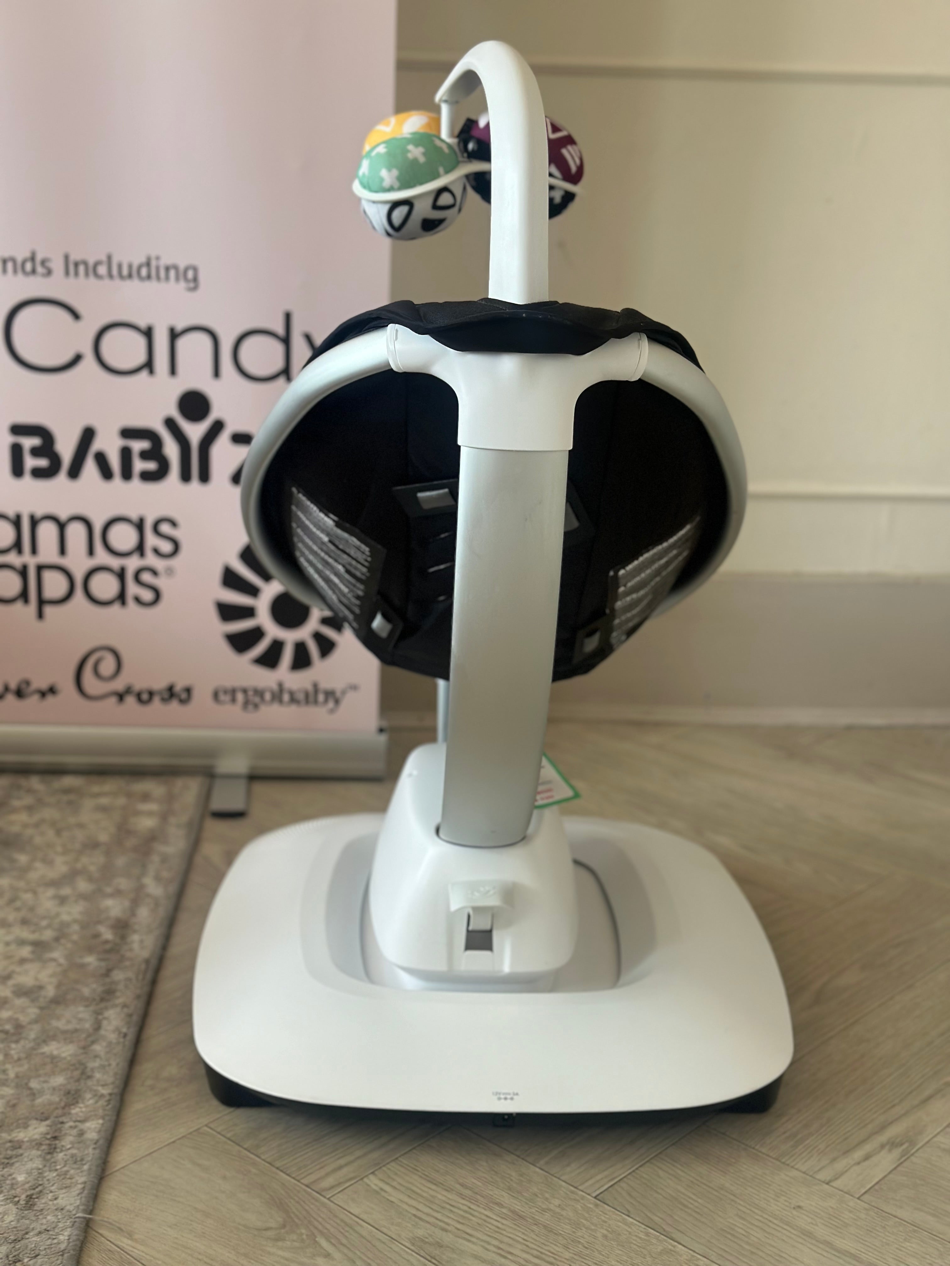 4Moms Mamaroo 5.0 With Newborn Insert - Black/Grey