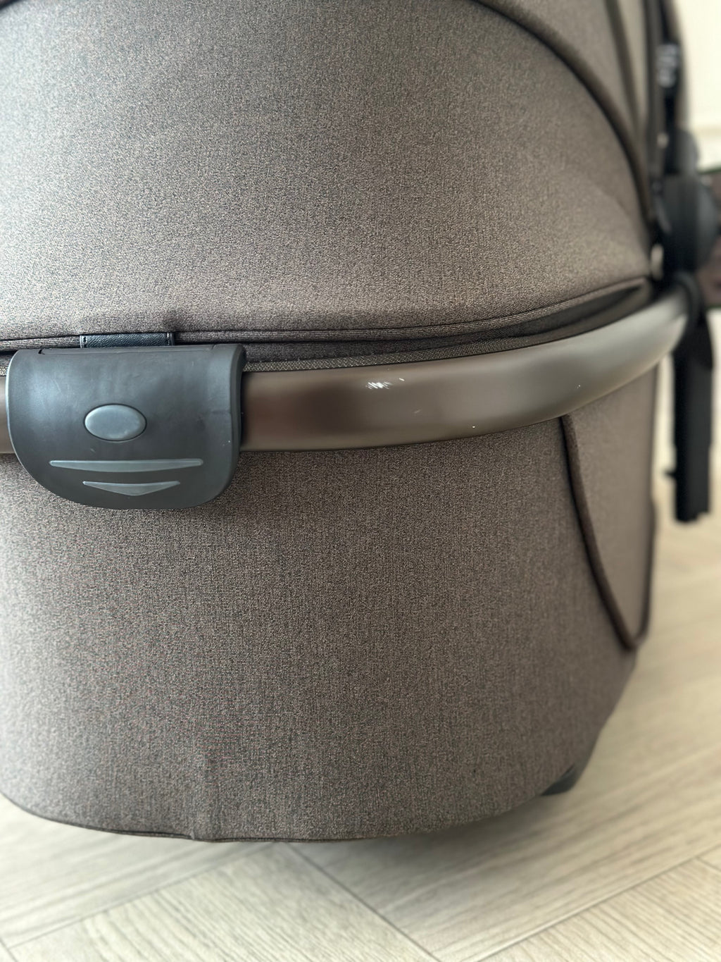 BRAND NEW Egg 3 Carrycot- Chocolate Velvet