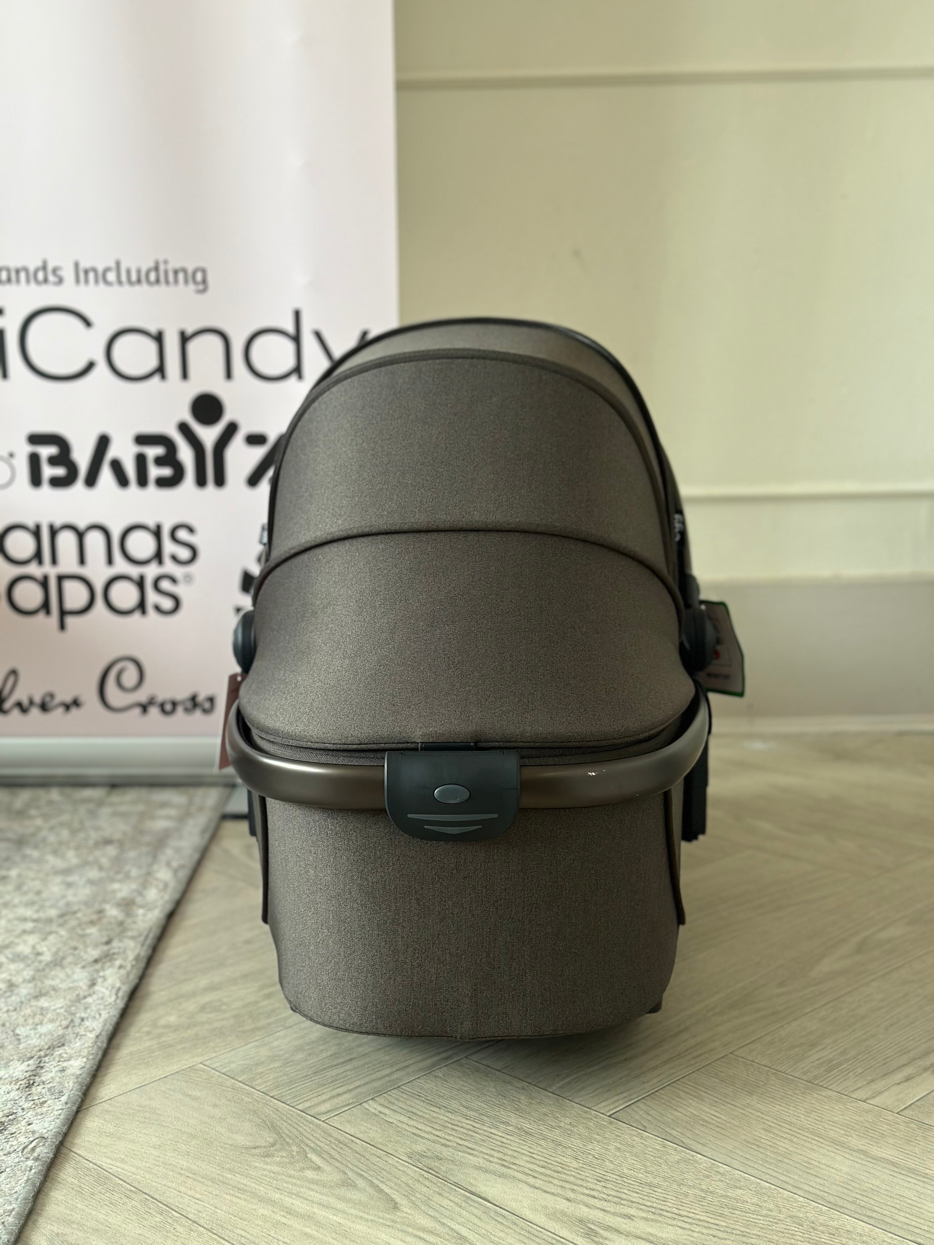 BRAND NEW Egg 3 Carrycot- Chocolate Velvet
