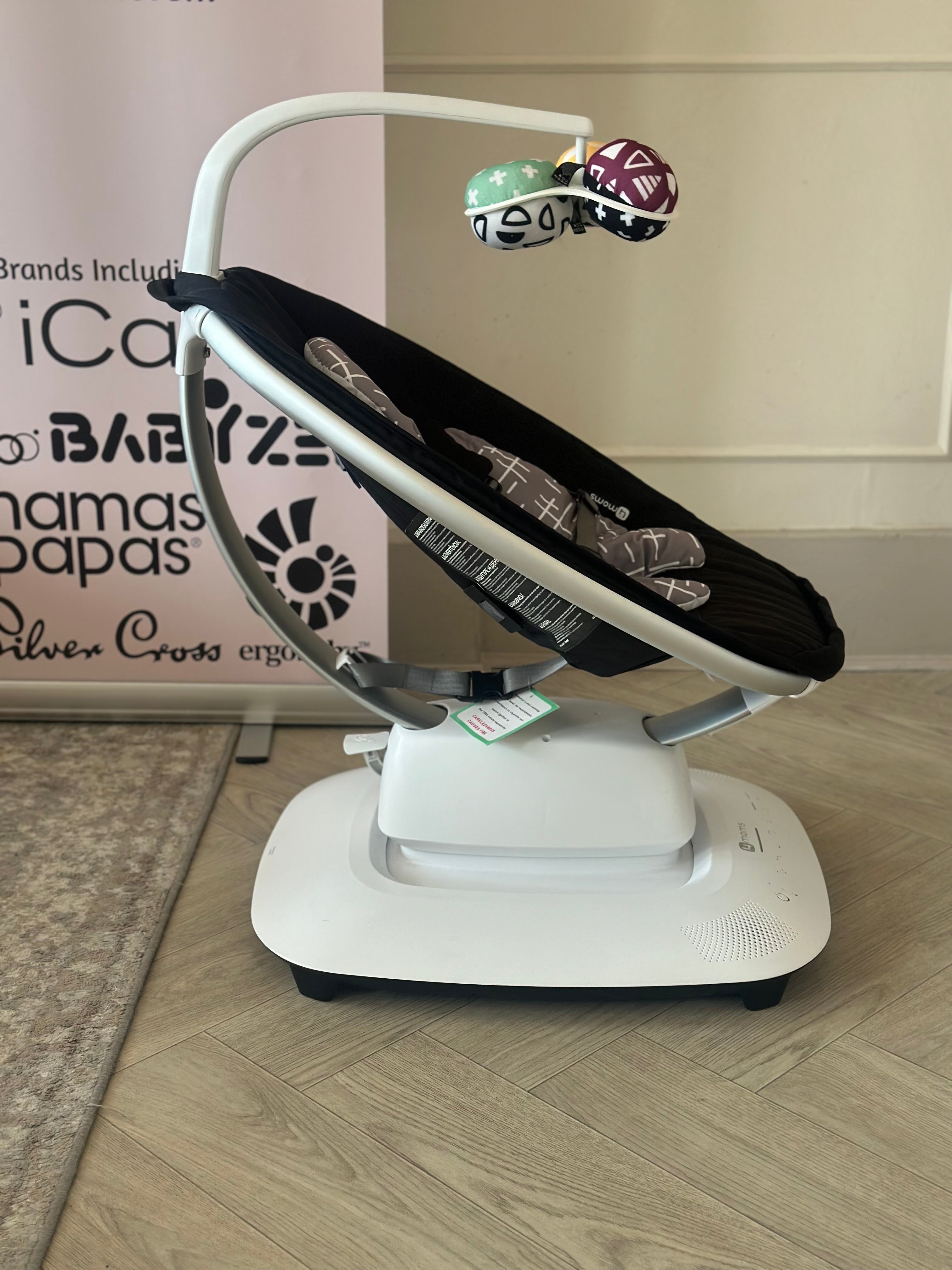4Moms Mamaroo 5.0 With Newborn Insert - Black/Grey