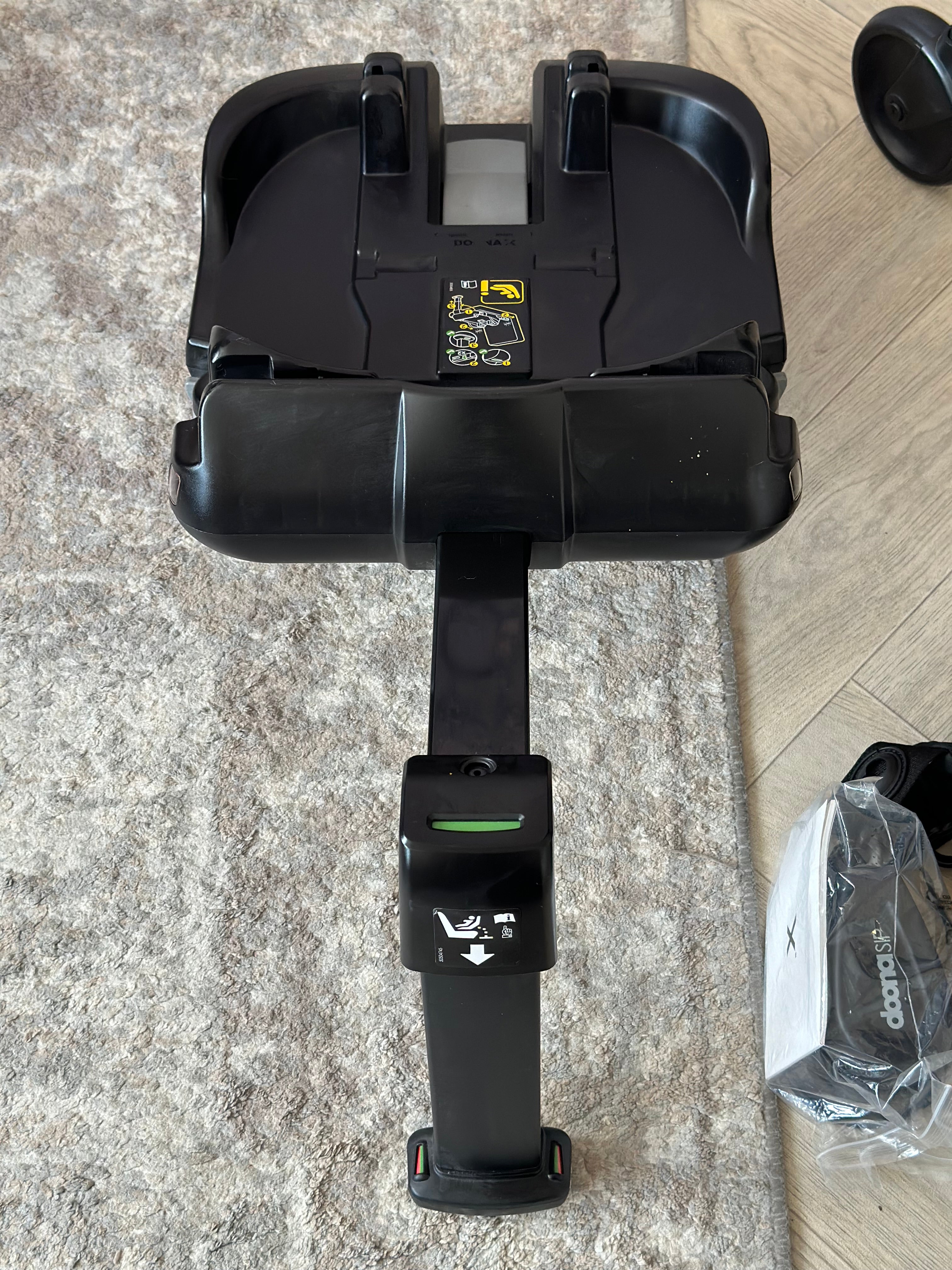 💛🖤 Doona X- Nitro Black with Isofix Base🖤💛